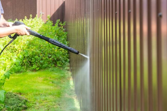 Wall & Fencing Cleaning